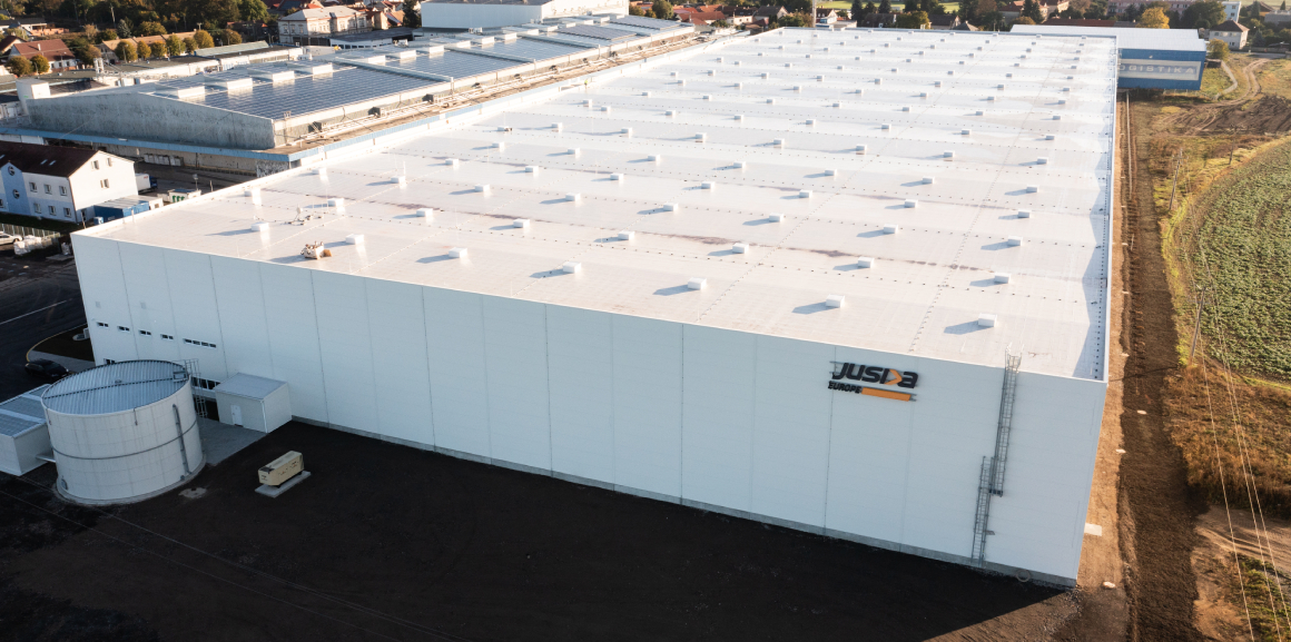 Marhold postavil jeden z největších skladů v kraji