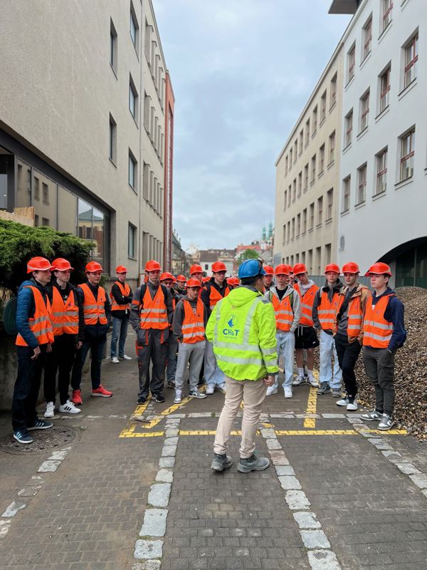 Studentům hradecké stavebky jsme ukázali stavbu OC GRAND